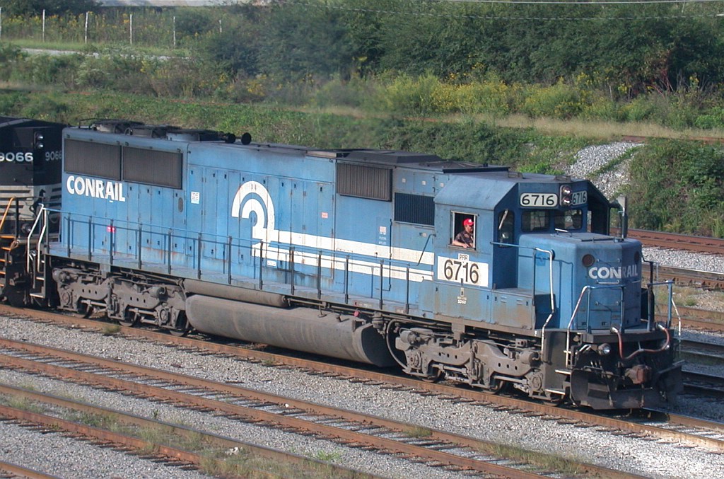 NS 6716 lead a freight into Brosnan Yard